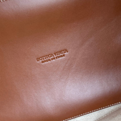 LARGE ANDIAMO 42 IN WHITE BROWN CALFSKIN AND CANVAS
