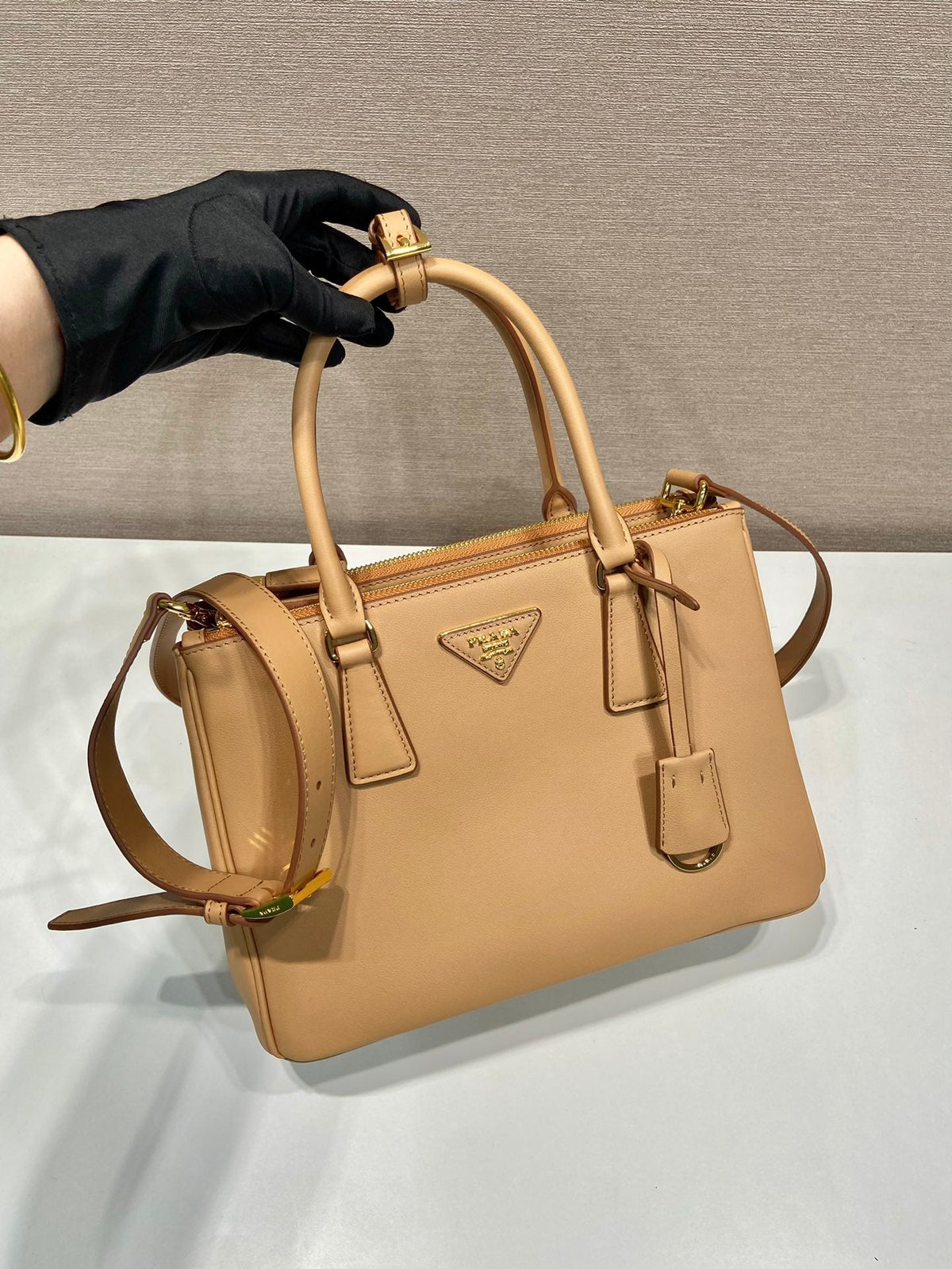 GALLERIA TOP HANDLE BAG 32 IN OFF WHITE SAFFIANO LEATHER