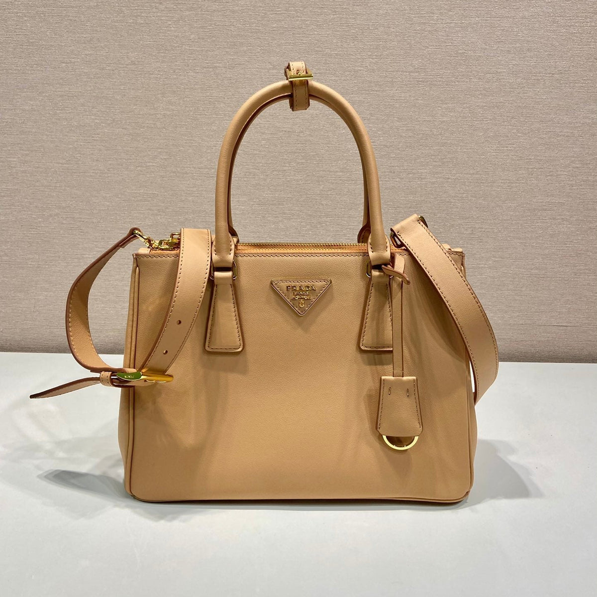 GALLERIA TOP HANDLE BAG 32 IN OFF WHITE SAFFIANO LEATHER