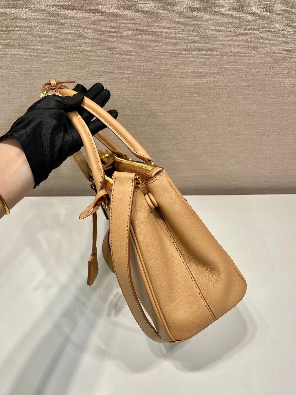 GALLERIA TOP HANDLE BAG 32 IN OFF WHITE SAFFIANO LEATHER