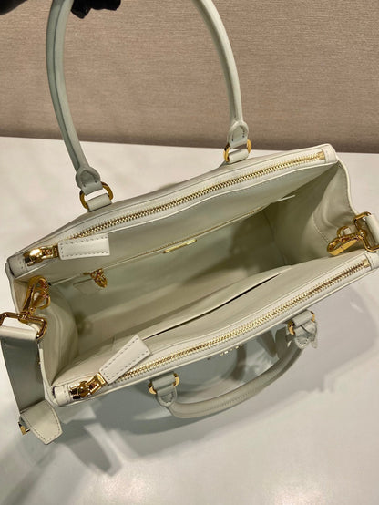MEDIUM GALLERIA BAG 28 IN WHITE SMOOTH CALFSKIN GOLD HARDWARE