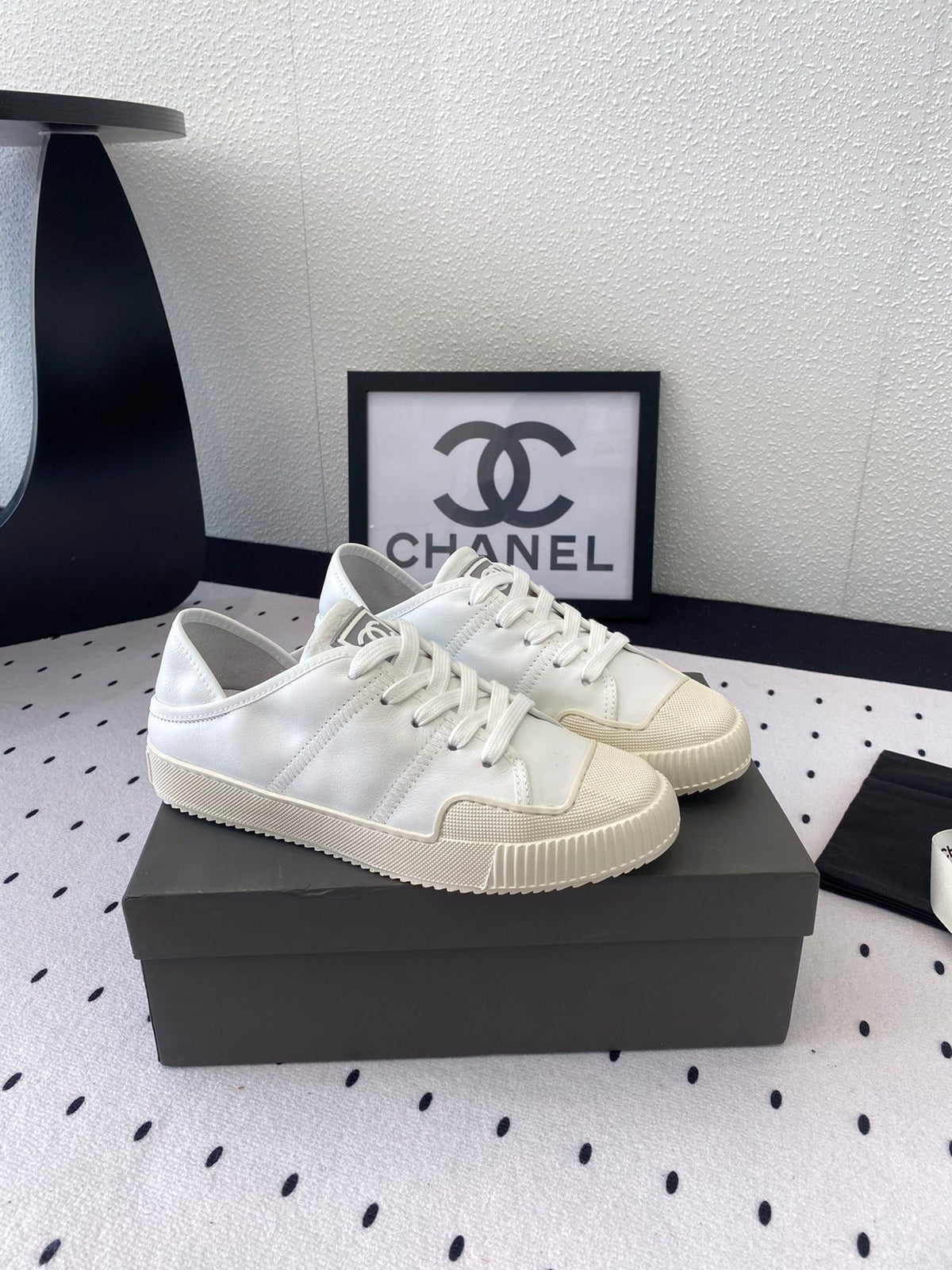 CASUAL SHOES IN WHITE LAMBSKIN