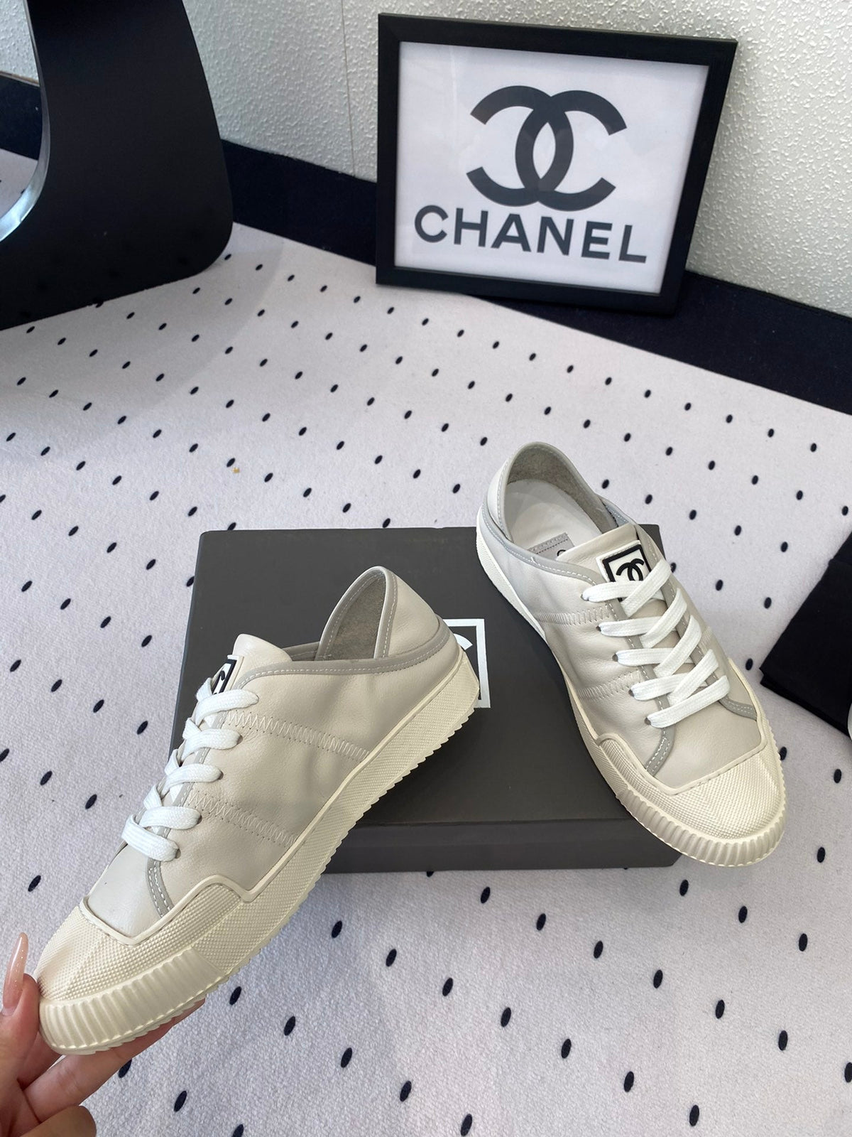 CASUAL SHOES IN GREY LAMBSKIN