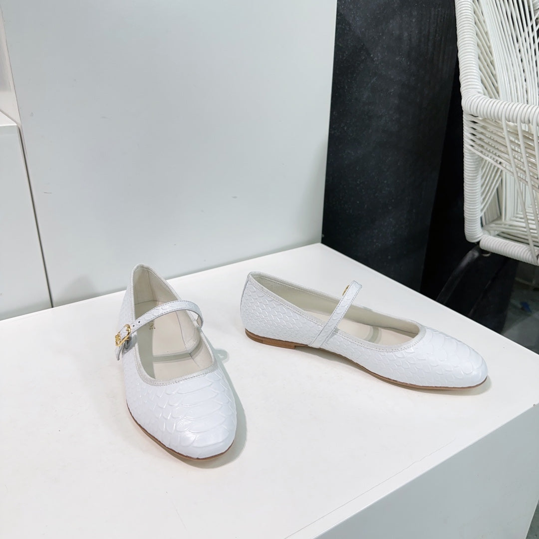 BALLET FLAT IN WHITE EMBOSSED CALFSKIN