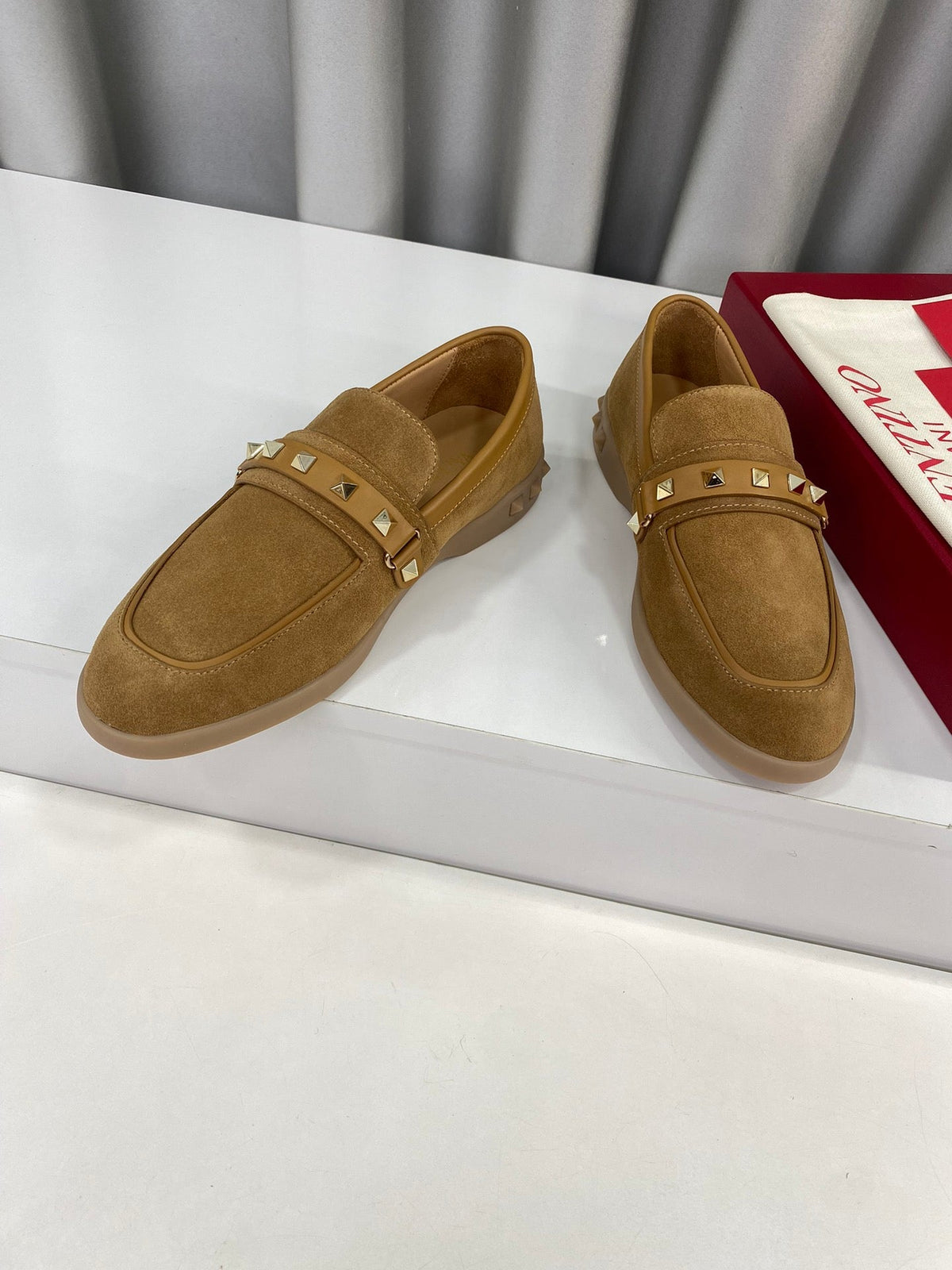 LEISURE FLOWS SPLIT LOAFER IN PEANUT BROWN SUEDE