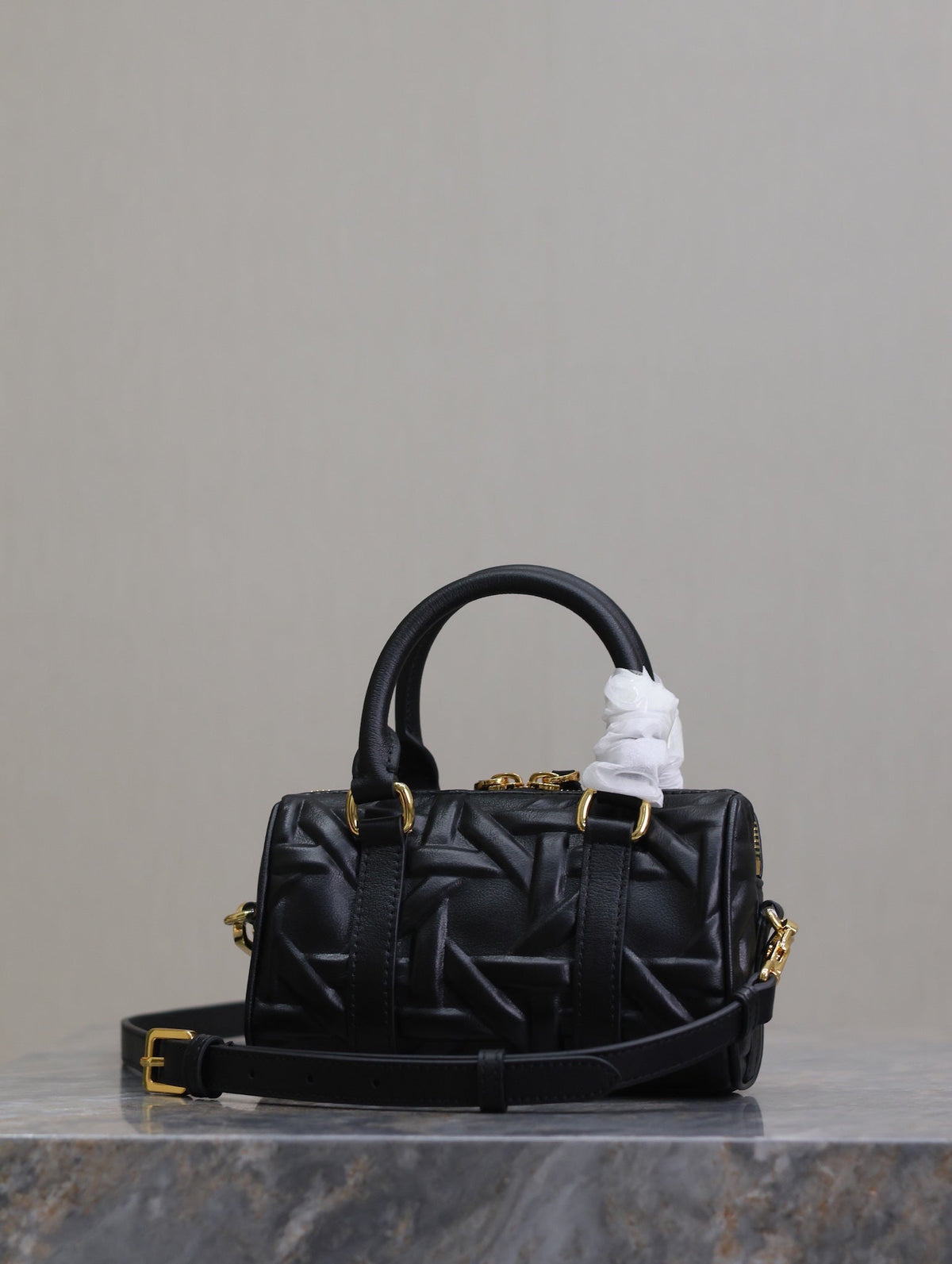 MINI GROOVE BAG 16 IN BLACK MACROCANNAGE CALFSKIN WITH GOLD HARDWARE