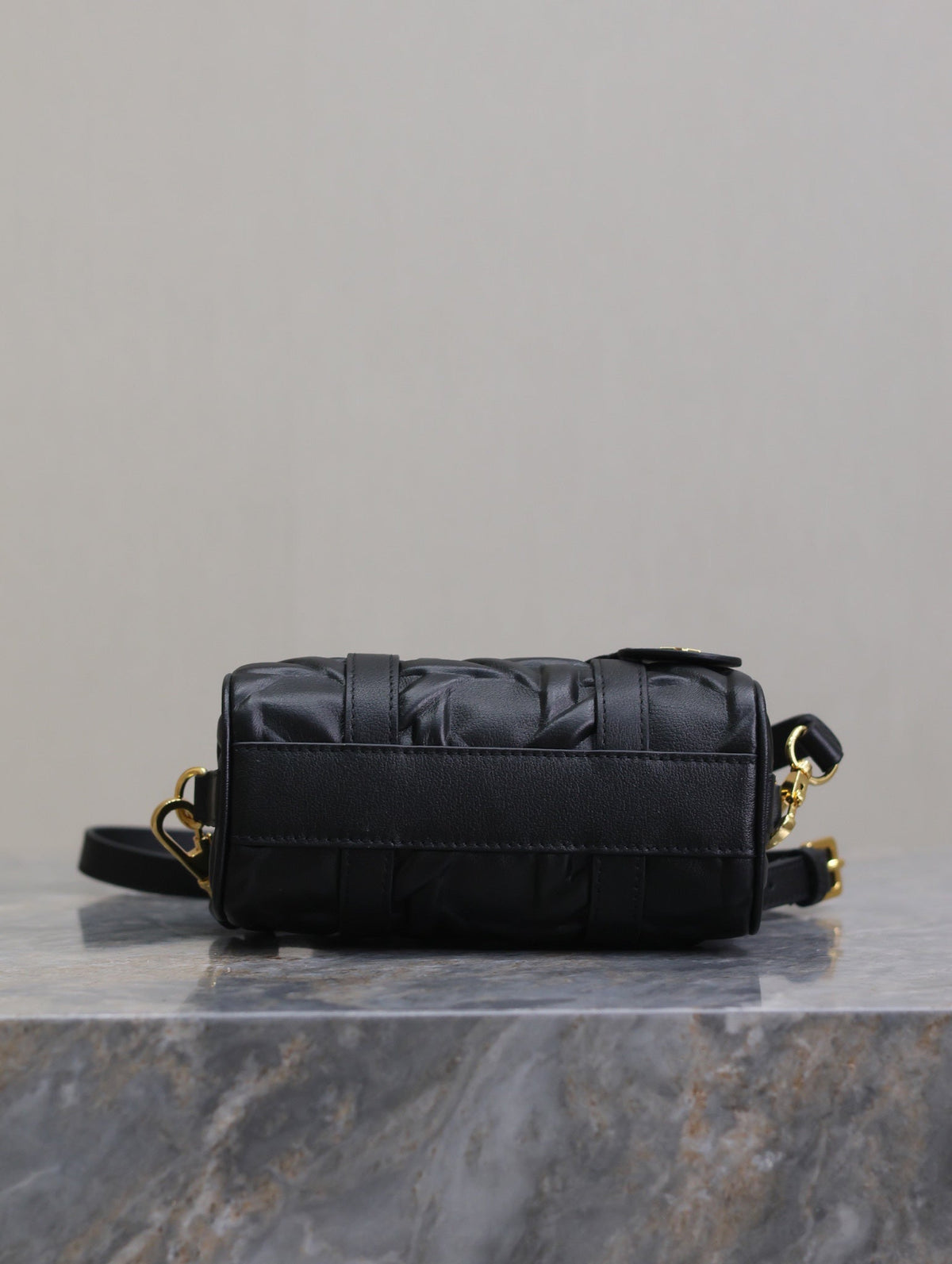 MINI GROOVE BAG 16 IN BLACK MACROCANNAGE CALFSKIN WITH GOLD HARDWARE