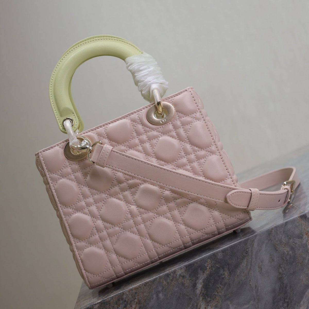 MEDIUM LADY BAG 20 IN BABY PINK QUILTED MACROCANNAGE CALFSKIN SWAMP YELLOW STRAP