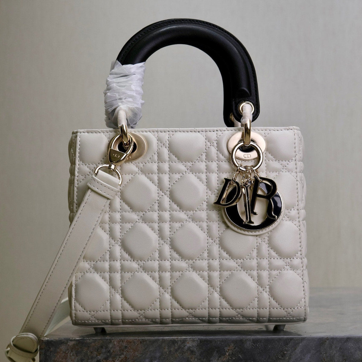 LADY BAG 20 IN WHITE QUILTED MACROCANNAGE CALFSKIN BLACK STRAP