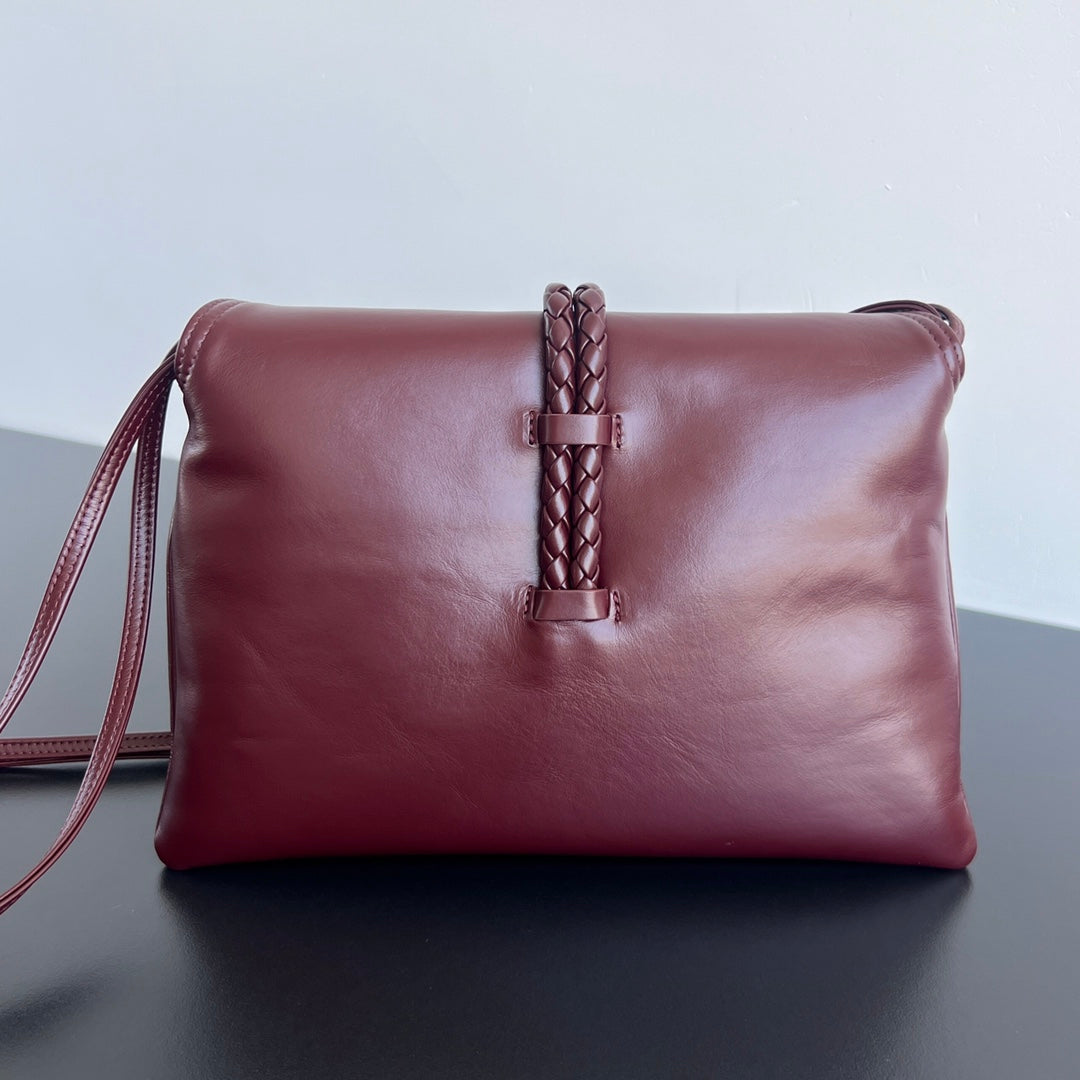 MEDIUM LIBERTA 30 IN WINE RED SMOOTH CALFSKIN GOLD HARDWARE
