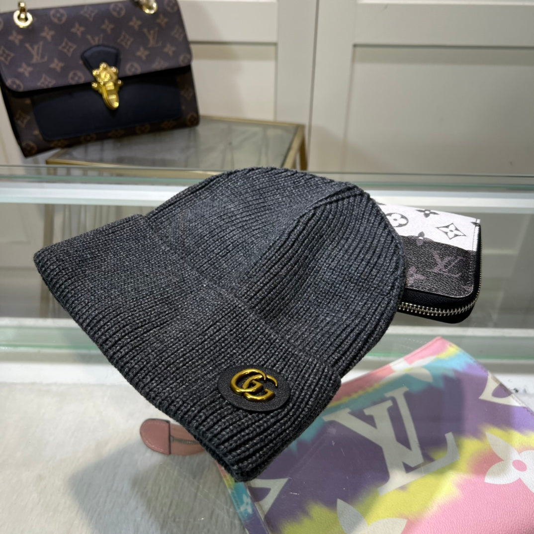 BEANIE HAT IN BLACK WOOL 395841