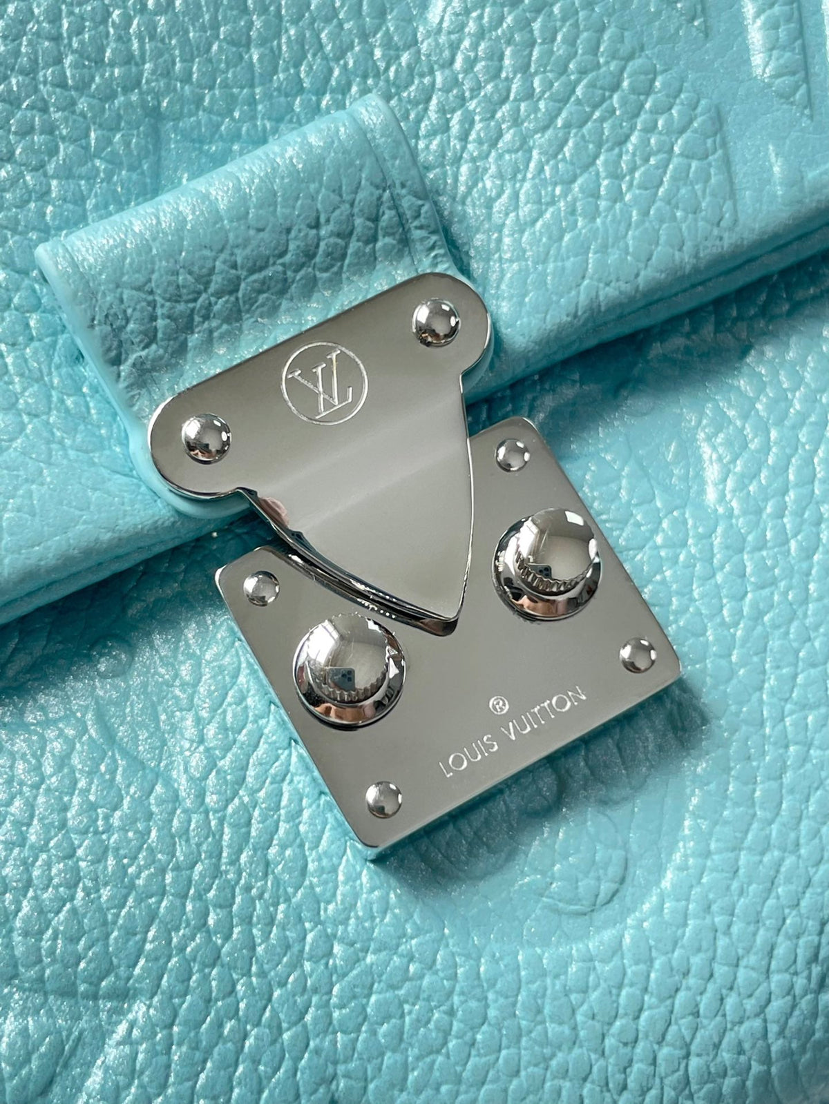 NANO MADELEINE 21 IN SKY BLUE EMBOSSED CALFSKIN SILVER HARDWARE