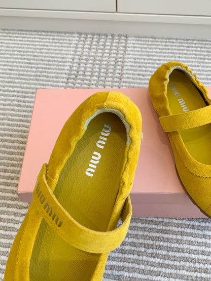 MARY JANE FLATS IN YELLOW SUEDE