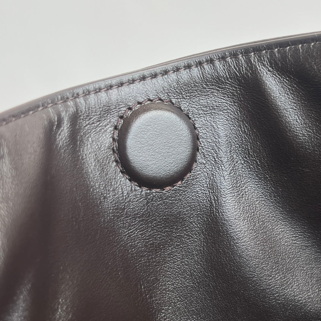 LARGE HOP 46 IN CHOCOLATE LAMBSKIN