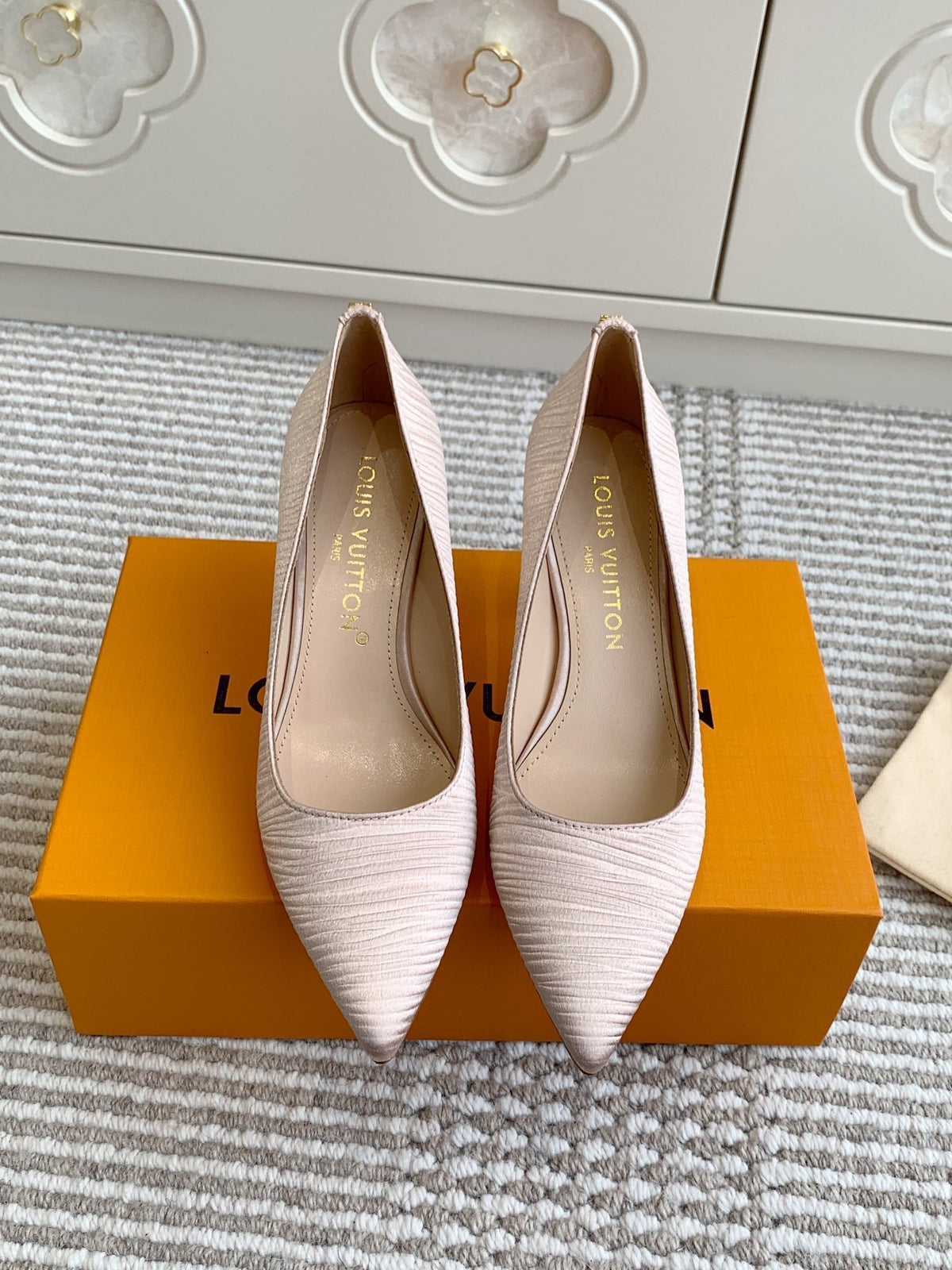 BLOSSOM PUMP 75 MM IN LIGHT PINK IMPORTED STRIPED SILK SATIN