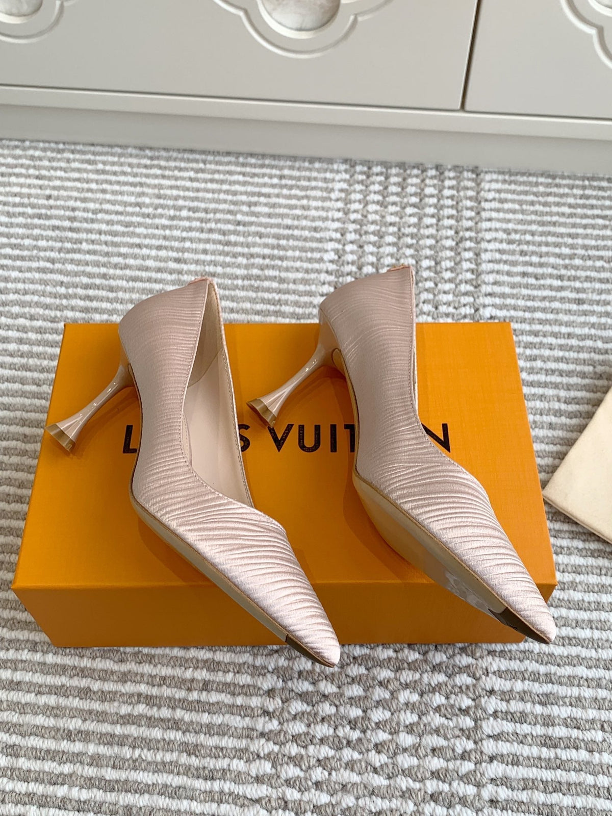 BLOSSOM PUMP 75 MM IN LIGHT PINK IMPORTED STRIPED SILK SATIN