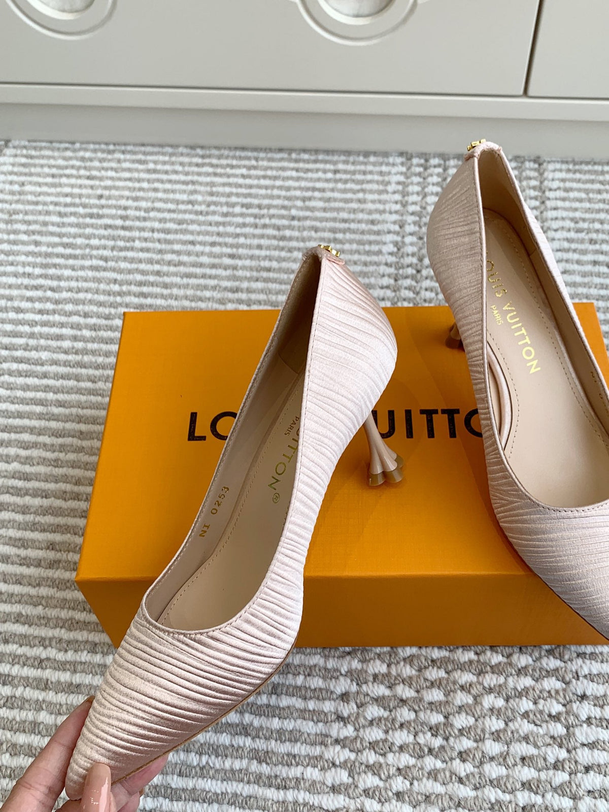 BLOSSOM PUMP 75 MM IN LIGHT PINK IMPORTED STRIPED SILK SATIN