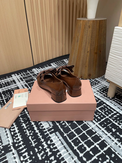 MARY JANE MID HEEL PUMPS IN RUSSET BROWN PATENT LAMBSKIN WITH BOW