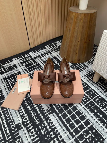 MARY JANE MID HEEL PUMPS IN RUSSET BROWN PATENT LAMBSKIN WITH BOW