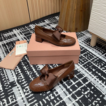 MARY JANE MID HEEL PUMPS IN RUSSET BROWN PATENT LAMBSKIN WITH BOW
