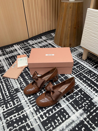 MARY JANE MID HEEL PUMPS IN RUSSET BROWN PATENT LAMBSKIN WITH BOW