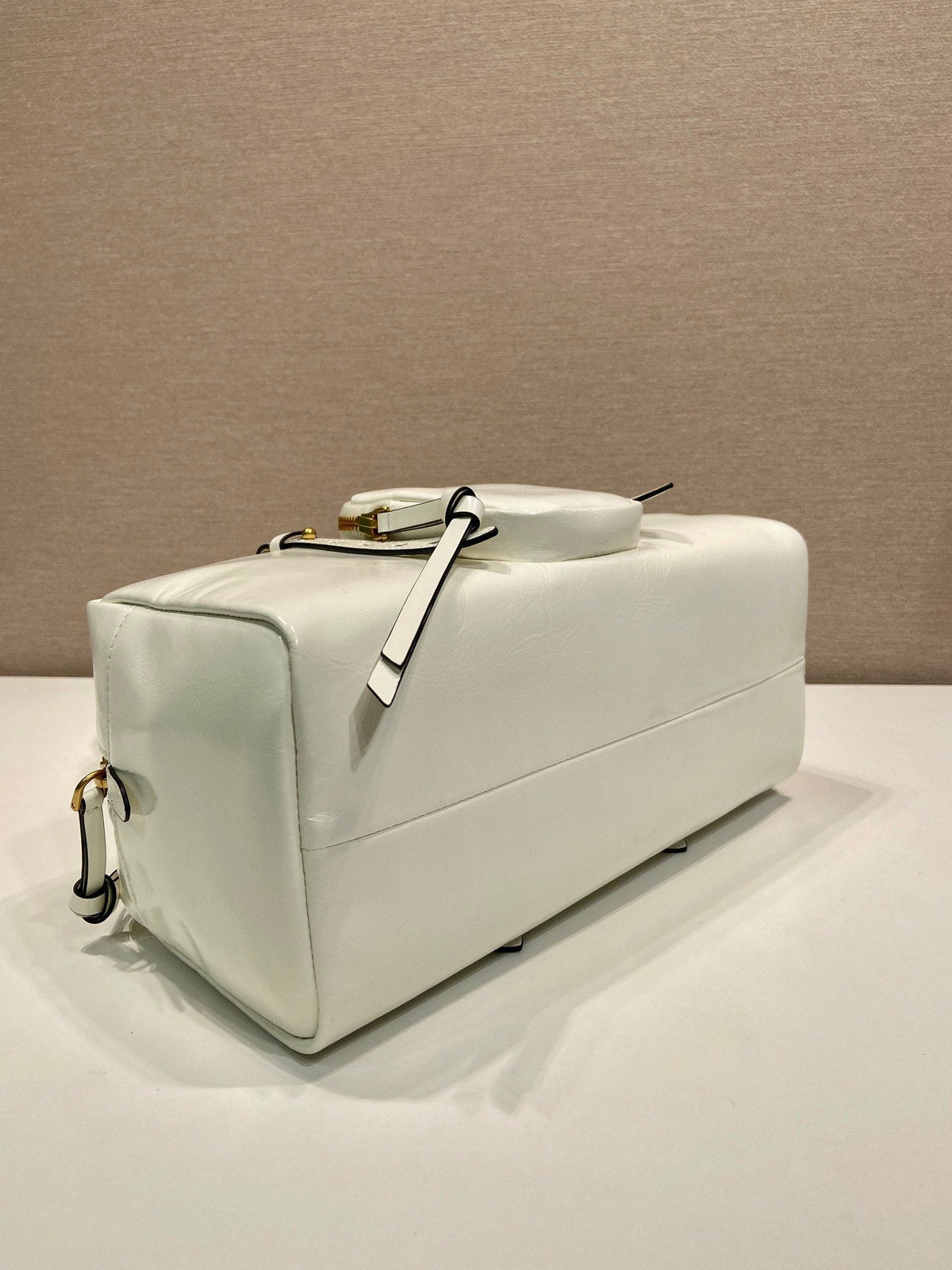 LARGE RECTANGULAR BAG 30 IN WHITE OIL WAX LAMBSKIN GOLD HARDWARE