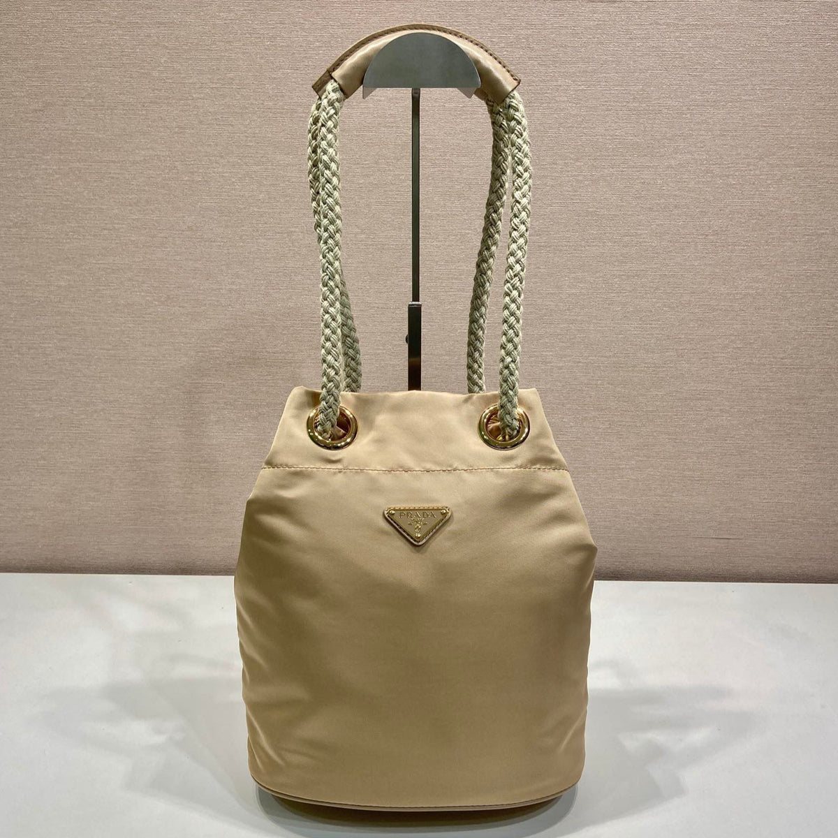 BUCKET BAG 28 IN BEIGE RE-NYLON GOLD LOGO