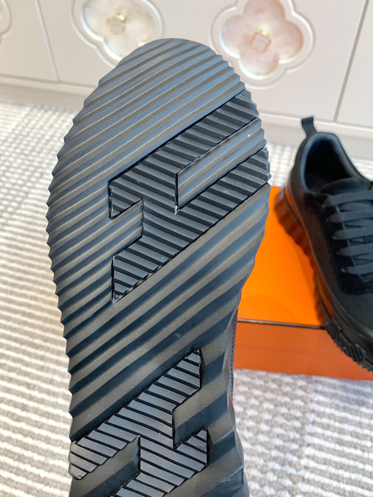 BOUNCING SNEAKER IN BLACK GRAPHIC MESH AND CALFSKIN