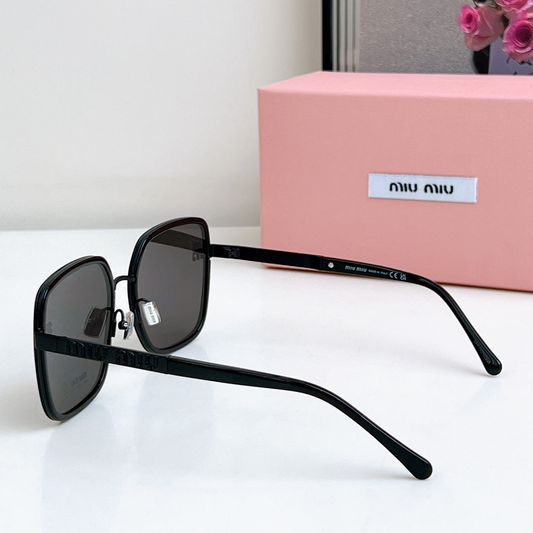 LOGO SQUARE SUNGLASSES 𝘚𝘔𝘜08𝘚 IN METAL