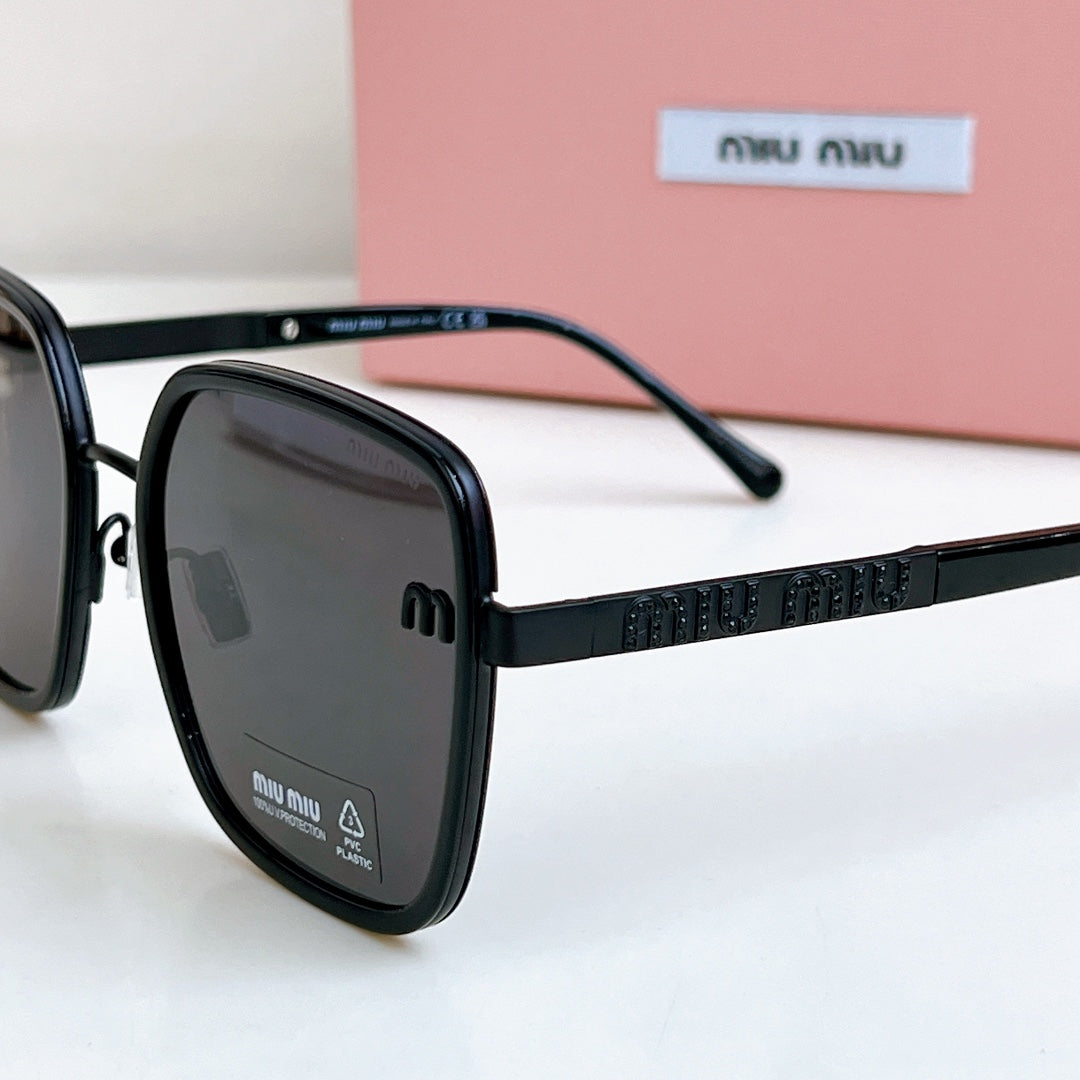 LOGO SQUARE SUNGLASSES 𝘚𝘔𝘜08𝘚 IN METAL