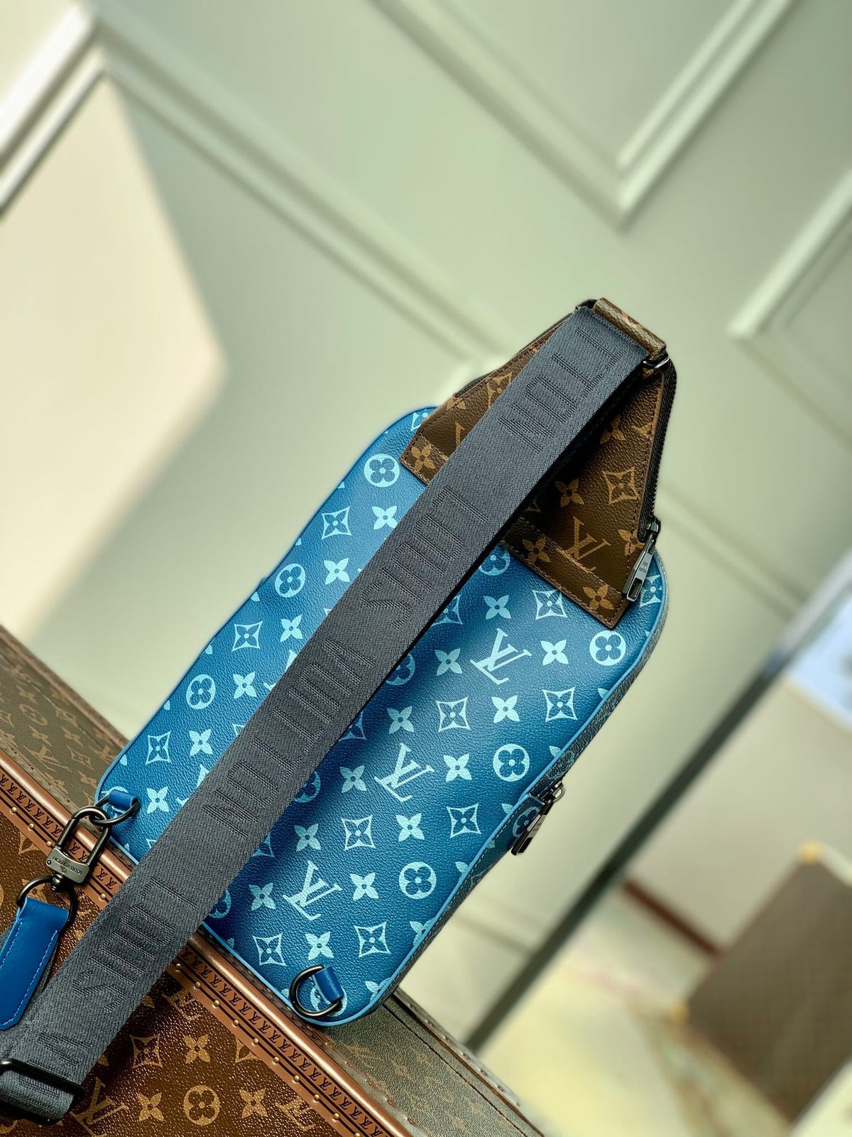 LV avenue bag in Atlantic Blue