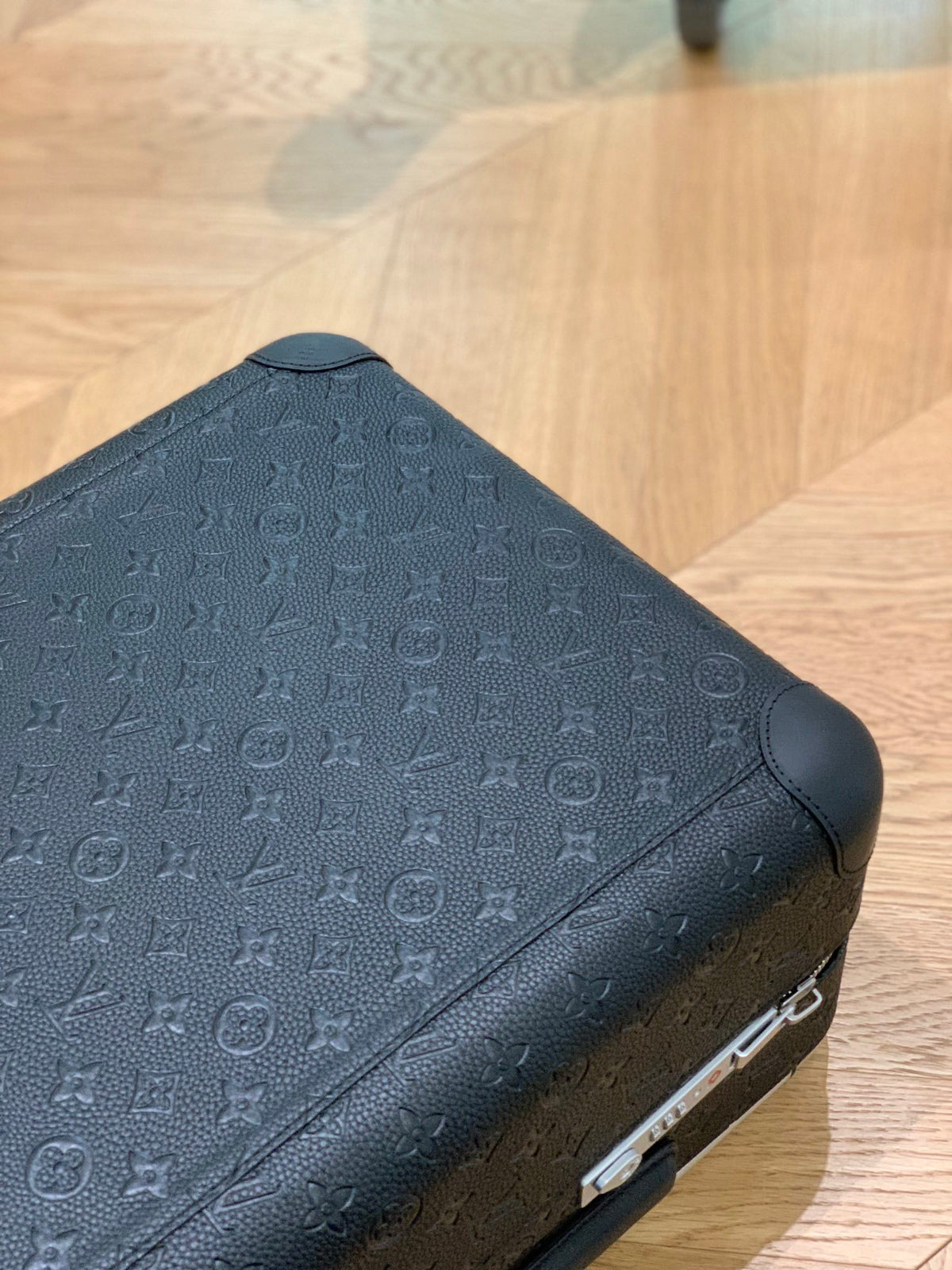 Louis Vuitton Horizon 55 rolling suitcase