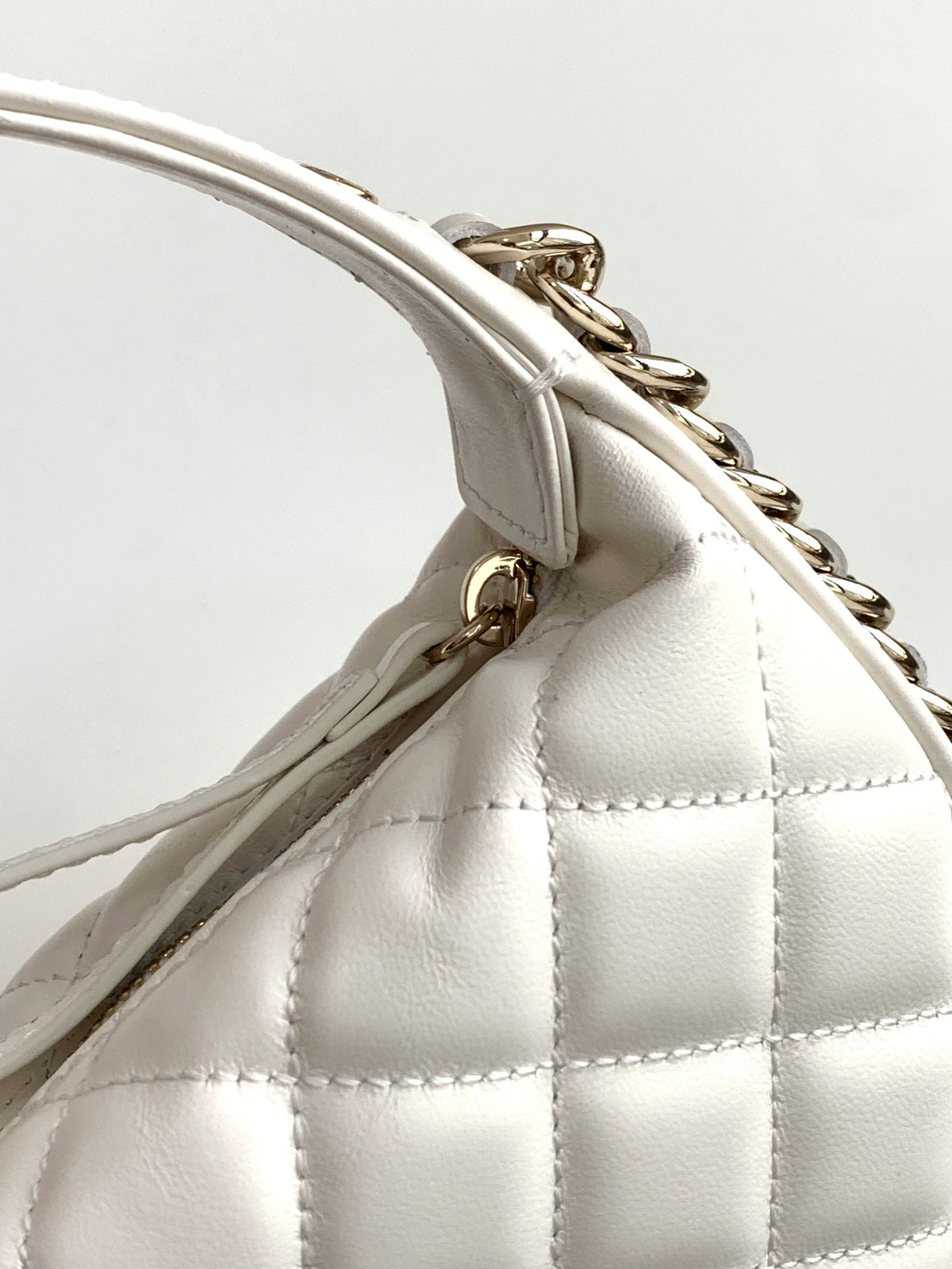 CHANEL 23C white hula hoop clutch