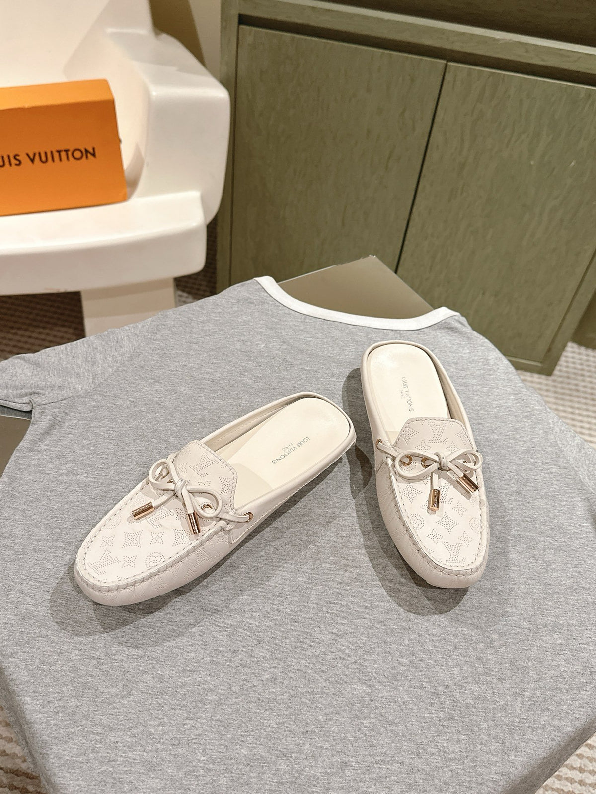 LV Women White Leather Mules