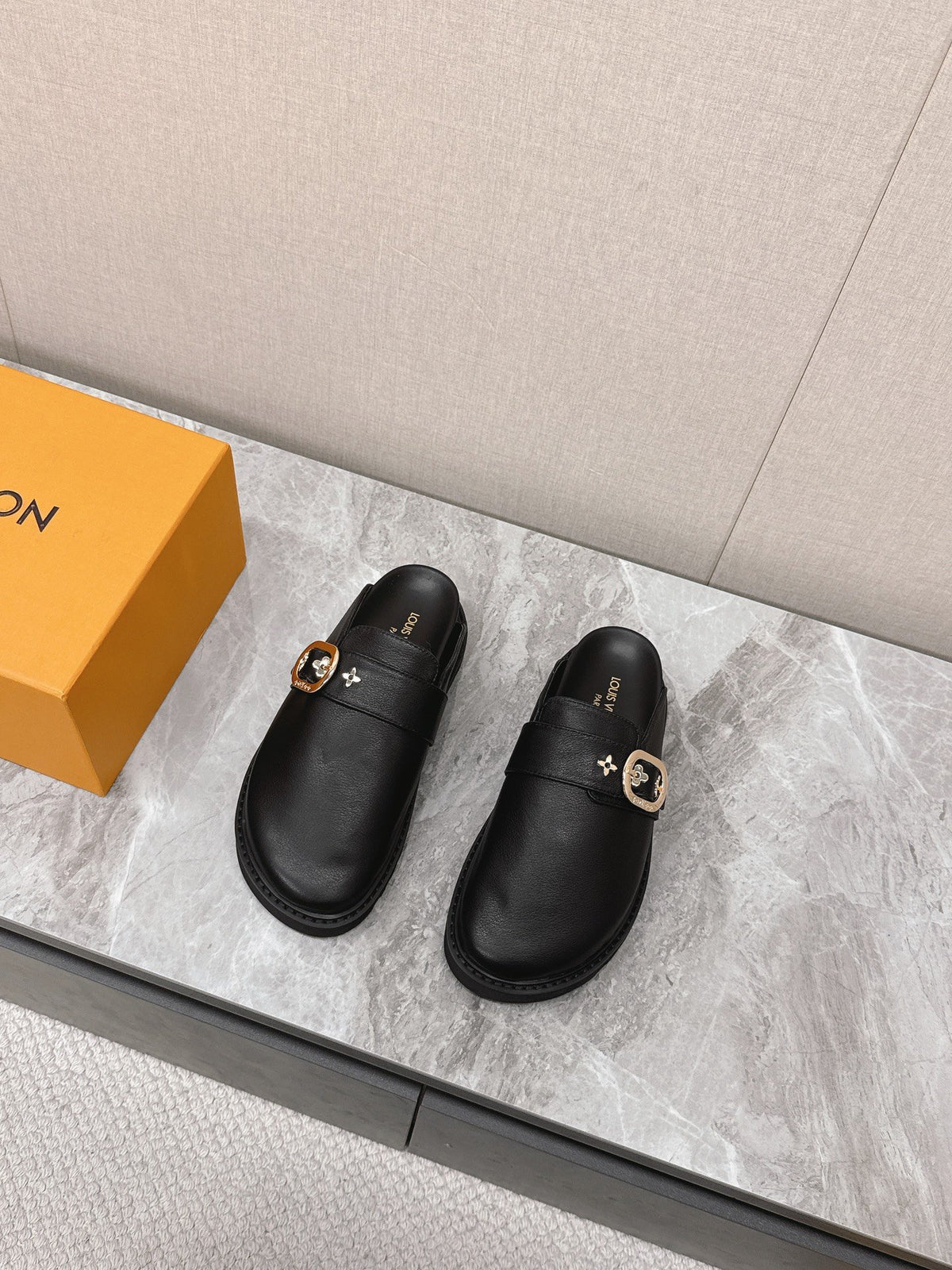 LV Women Black Leather Mules