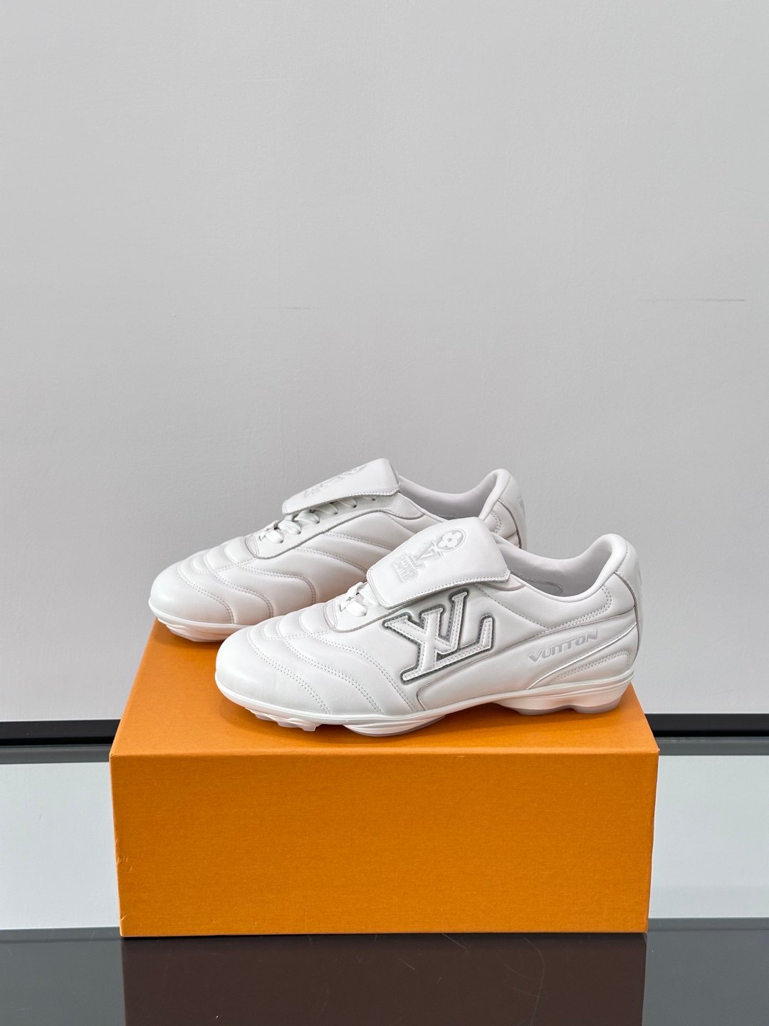LV Men White Leather Sneakers