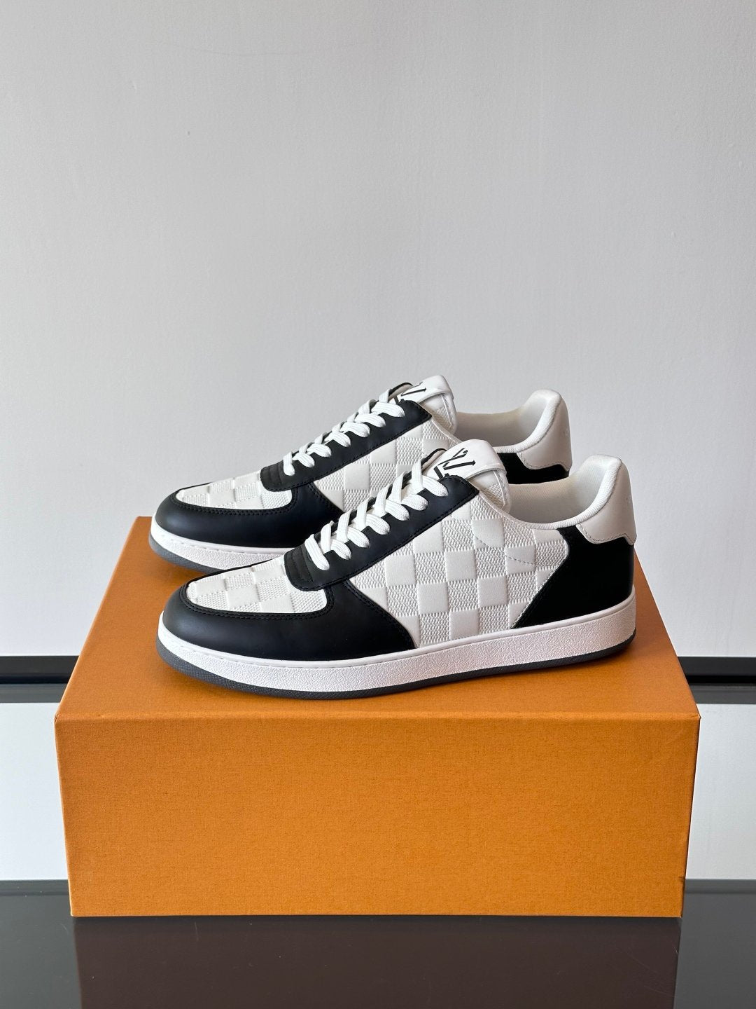 LV Men Black White Leather Sneakers