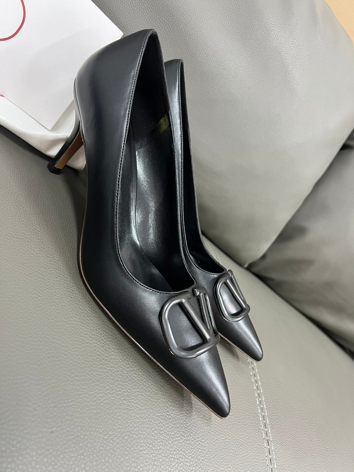 Valentino Women Black Leather Pointed Pumps