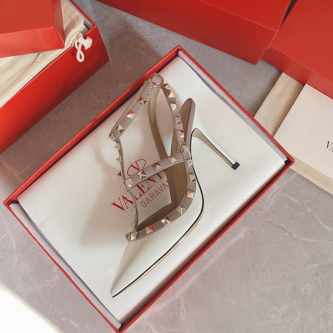 Valentino Women White Patent Leather Rockstud Pumps