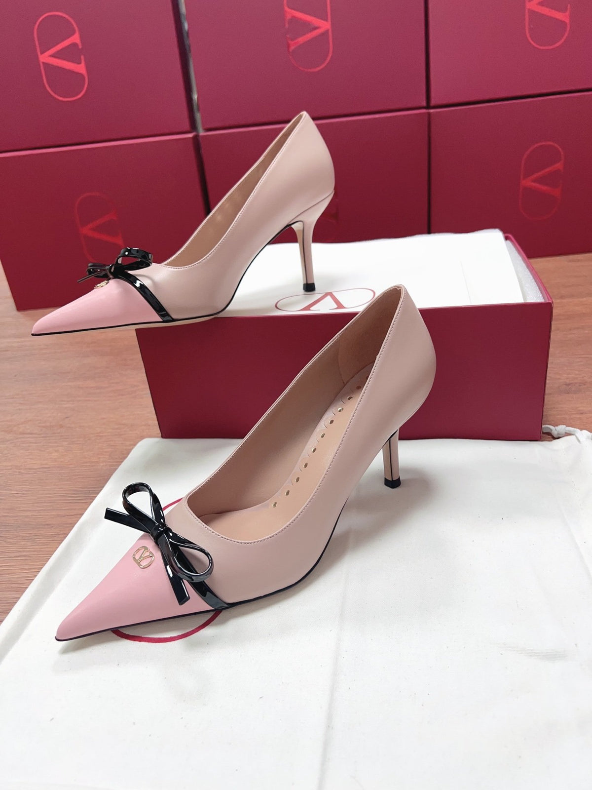 Valentino Women Pink Leather Bow Detail Pumps