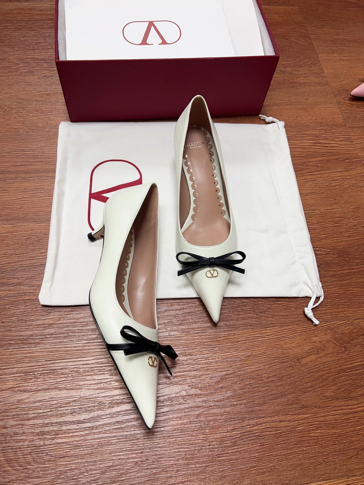Valentino Women Ivory Leather Bow Accent Pumps