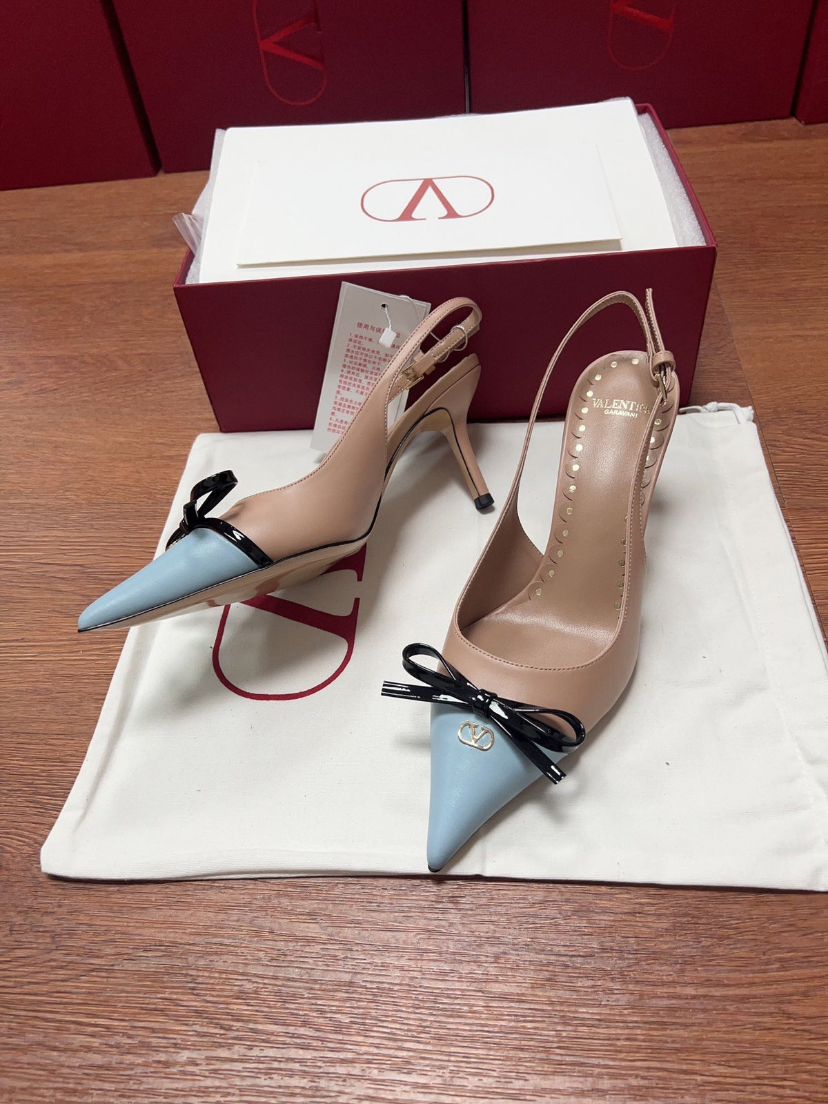 Valentino Women Nude Leather Blue Pointed Heels