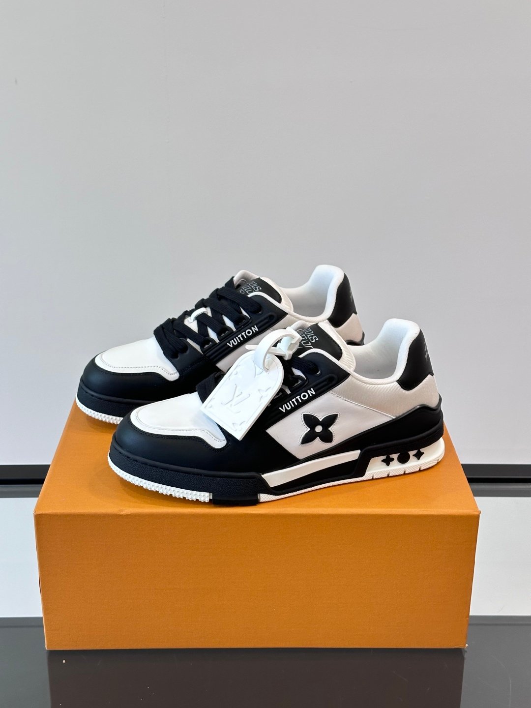 LV Men Black White Leather Sneakers