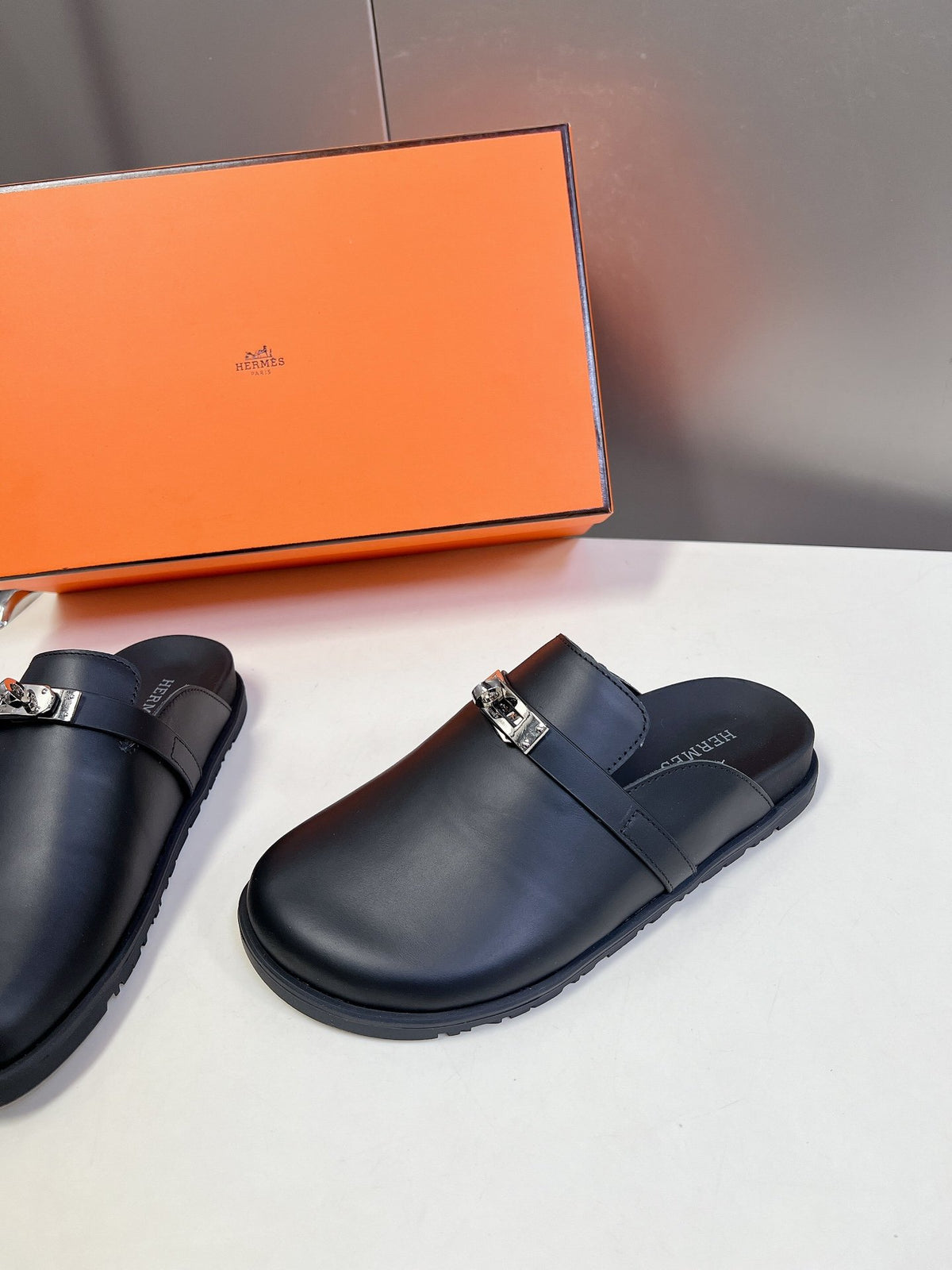 Hermes Women Black Leather Mules