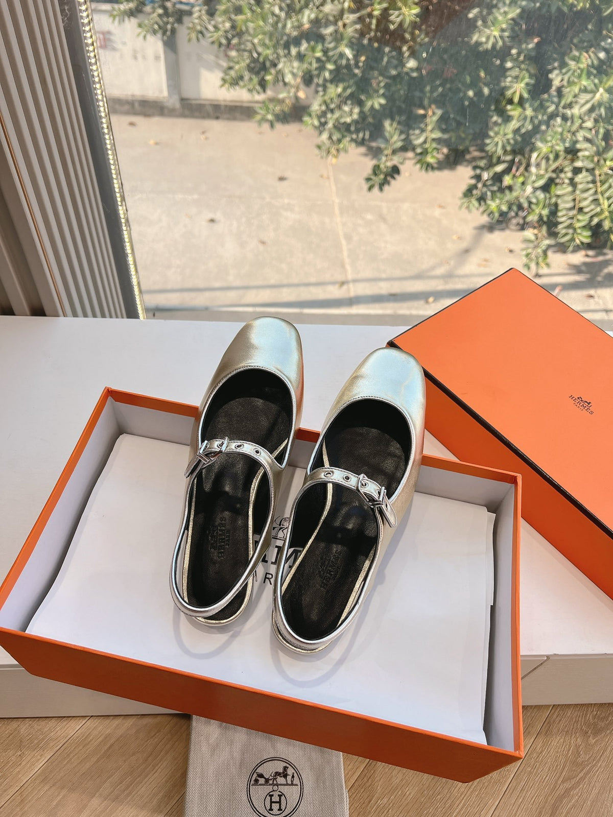 Hermes Women Silver Leather Mary Jane Heels