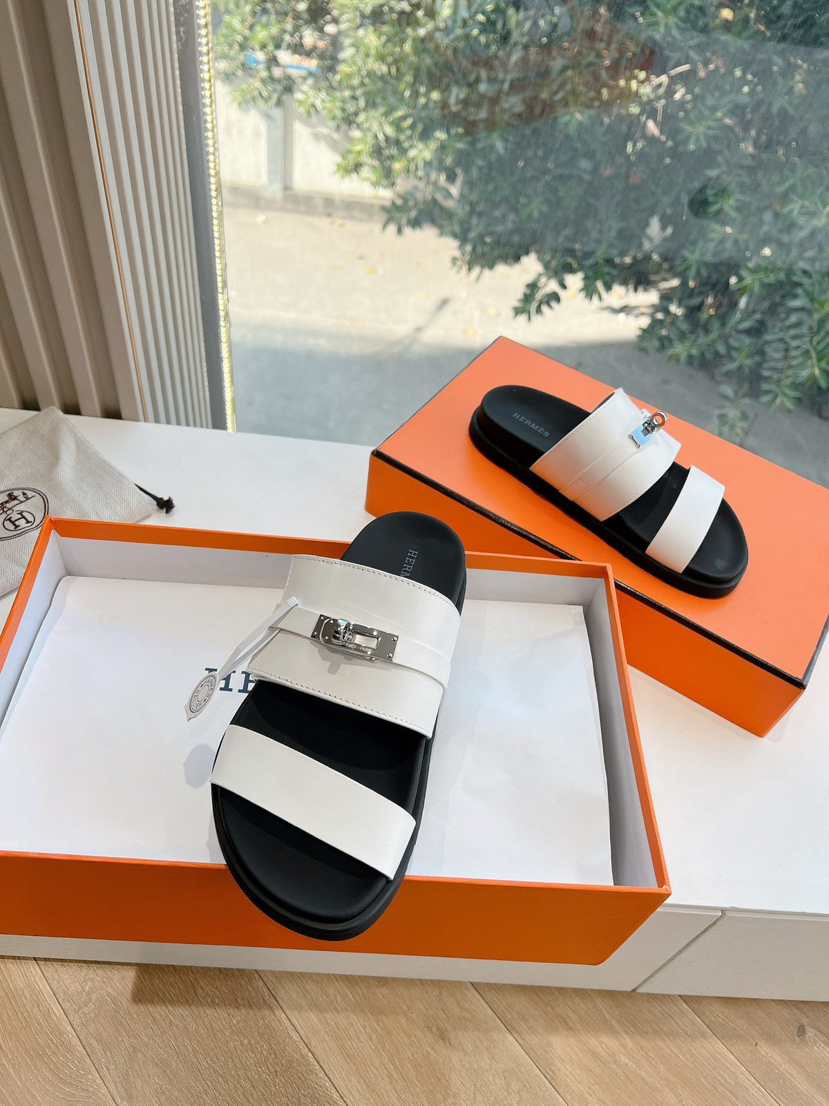 Hermes Women White Leather Straps Flat Sandals