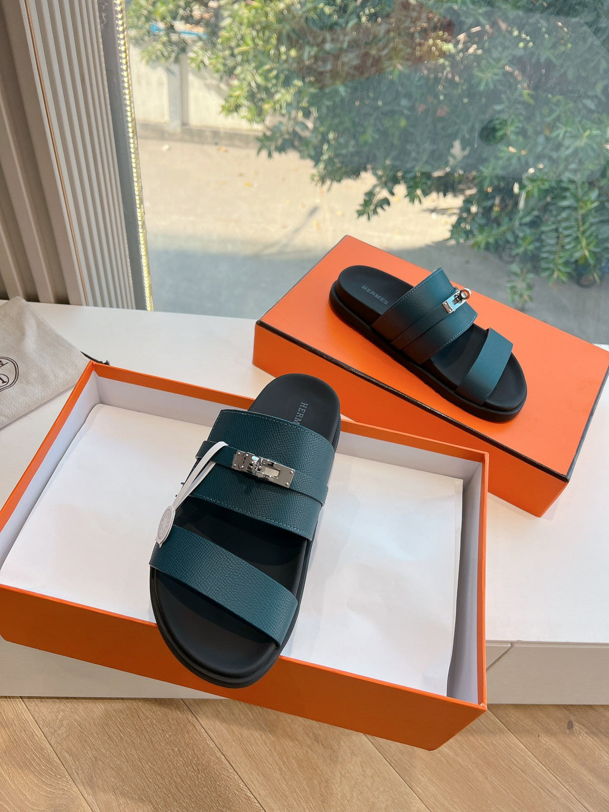 Hermes Women Green Leather Strappy Sandals