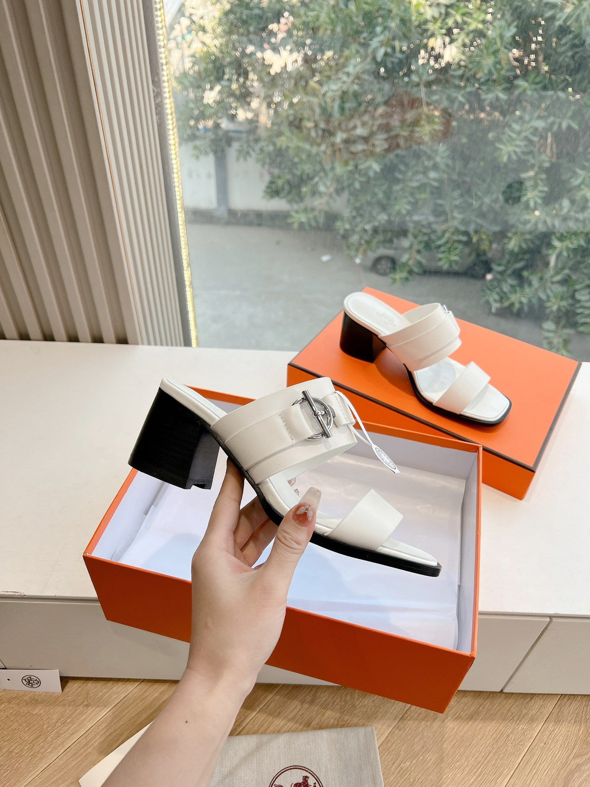 Hermes Women White Leather Buckle Sandals