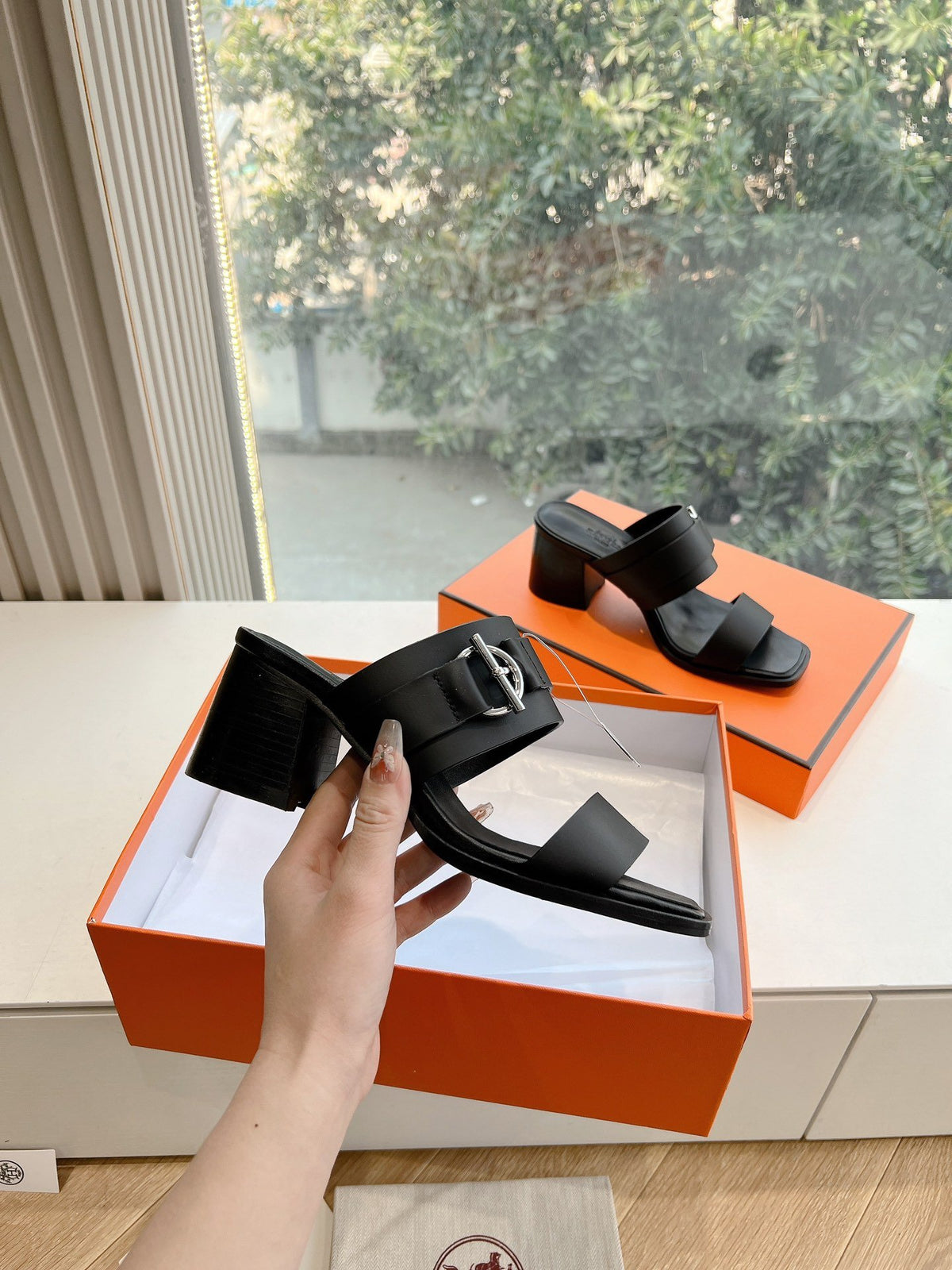 Hermes Women Black Leather Buckle Mules