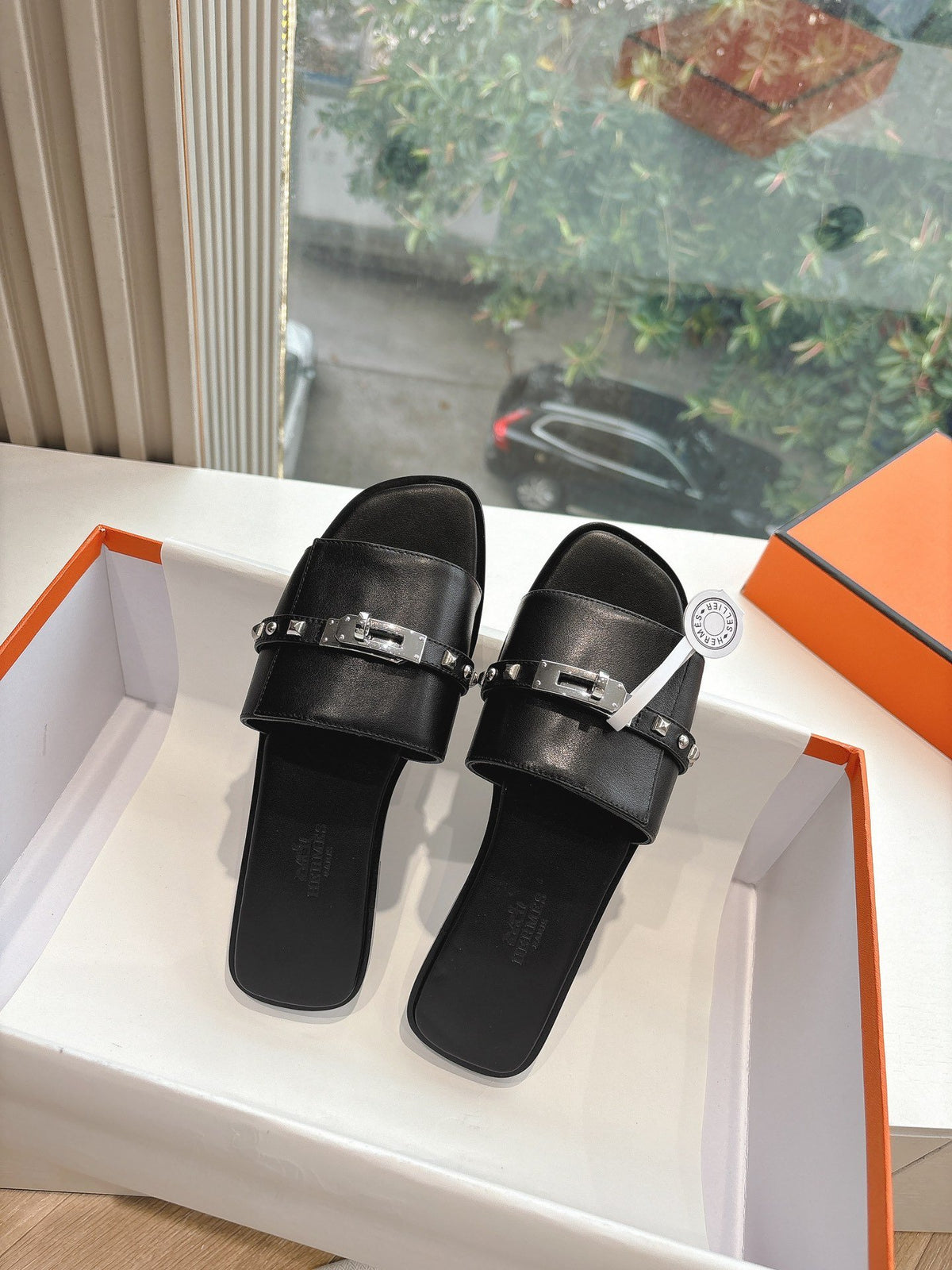 Hermes Women Black Leather Slide Sandals